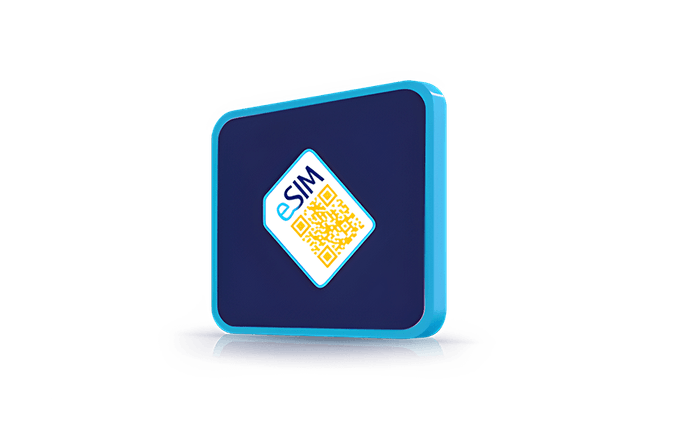 Modra kvadratna ikona s simbolom eSIM kartice in QR kodo na sredini, ki ponazarja digitalno SIM-kartico.